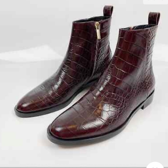 Club Monaco Shoes - ♣️HP CLUB MONACO NWT leather Chelsea ankle boots